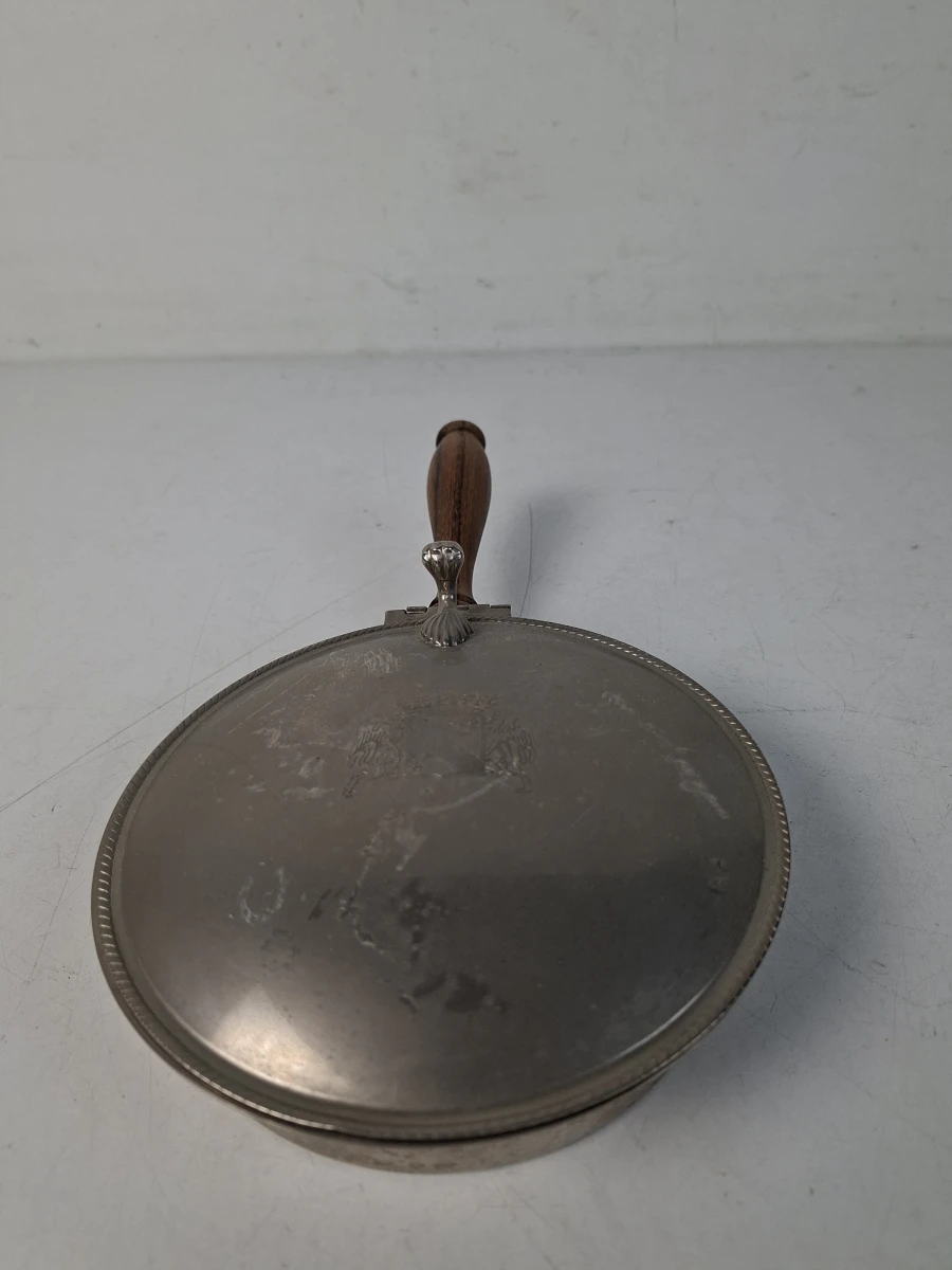 Antieke Verzilverde/Metalen Tafel-Kruimelvanger ("Silent Butler") met Gegraveerd Familiewapen - foto 3