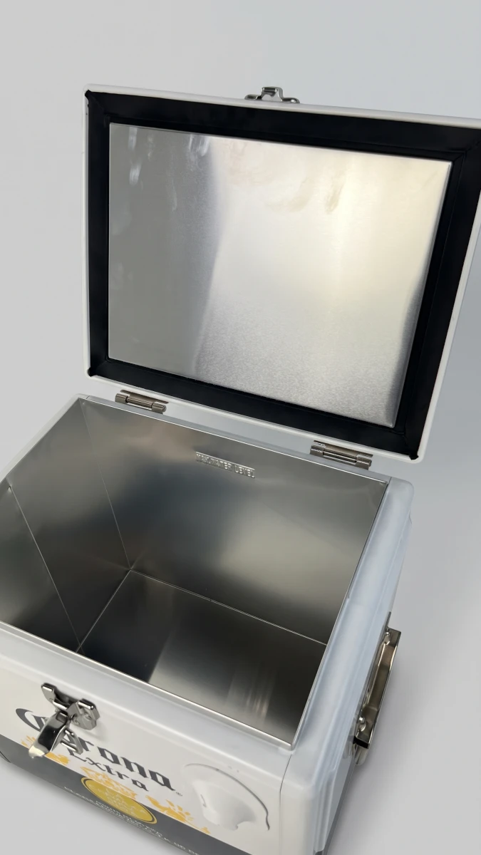 Koelbox Corona Extra retro metalen ijsbox met flesopener - foto 4