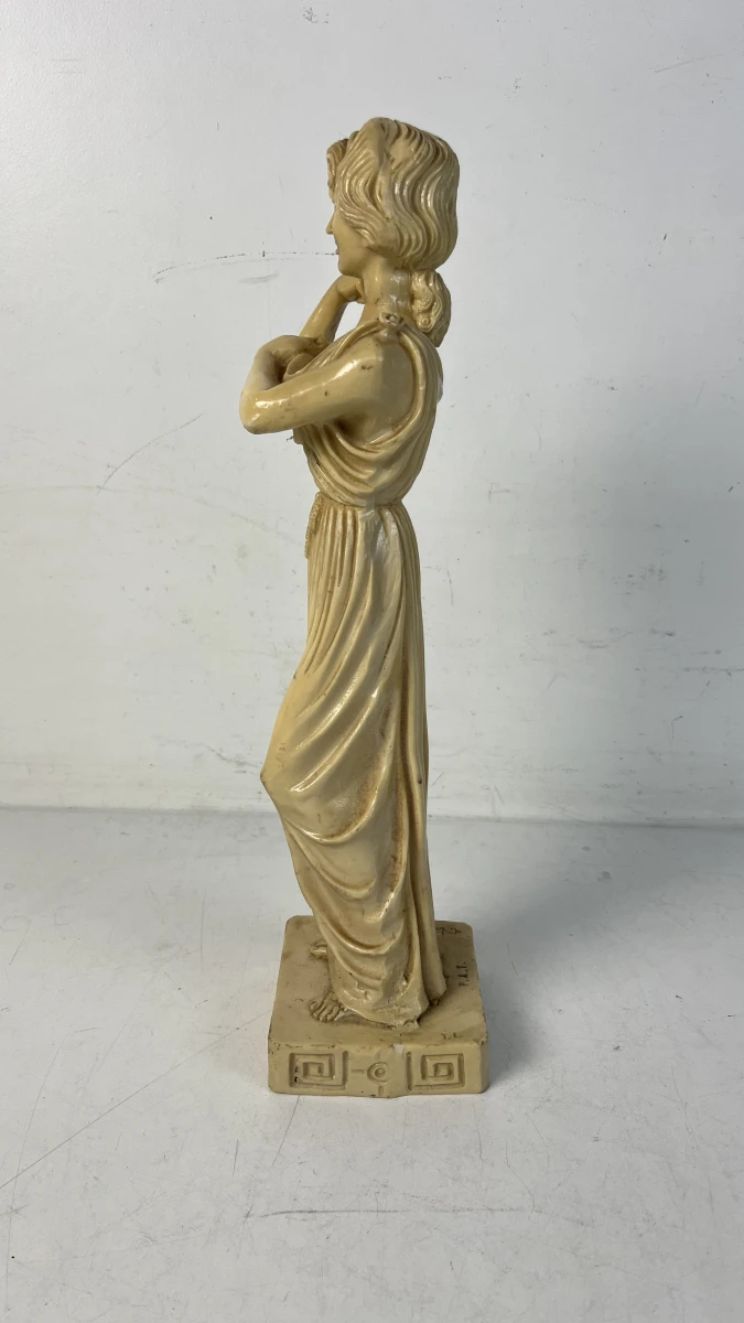 Standbeeld L. Toni Griekse godin vintage sculptuur in albastcomposiet met meanderbasis - foto 2