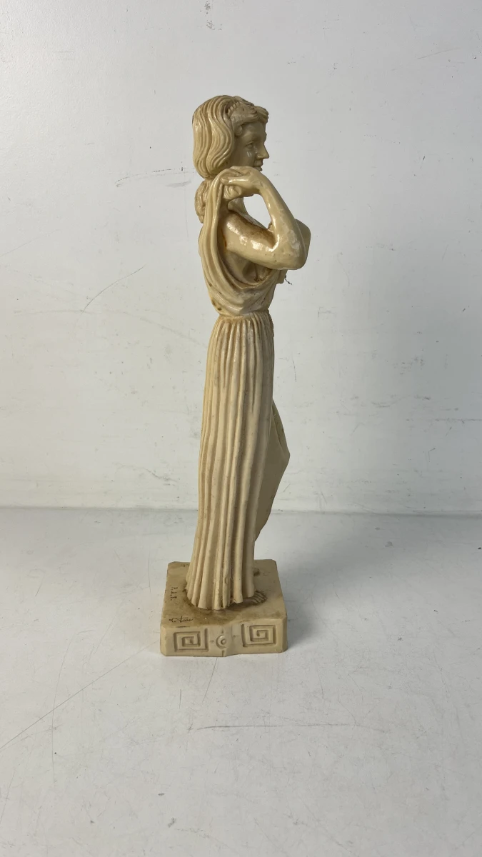 Standbeeld L. Toni Griekse godin vintage sculptuur in albastcomposiet met meanderbasis - foto 4