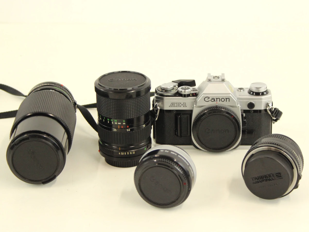 Canon AE-1 spiegelreflexcamera met lenzen en toebehoren - foto 2