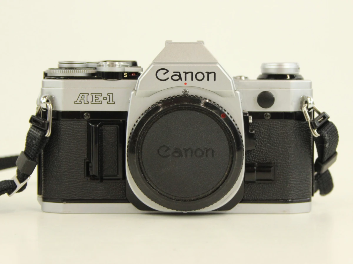Canon AE-1 spiegelreflexcamera met lenzen en toebehoren - foto 3