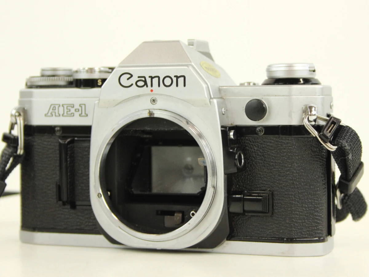 Canon AE-1 spiegelreflexcamera met lenzen en toebehoren - foto 4