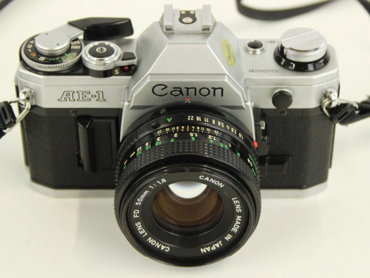 Canon AE-1 spiegelreflexcamera met lenzen en toebehoren - foto 9