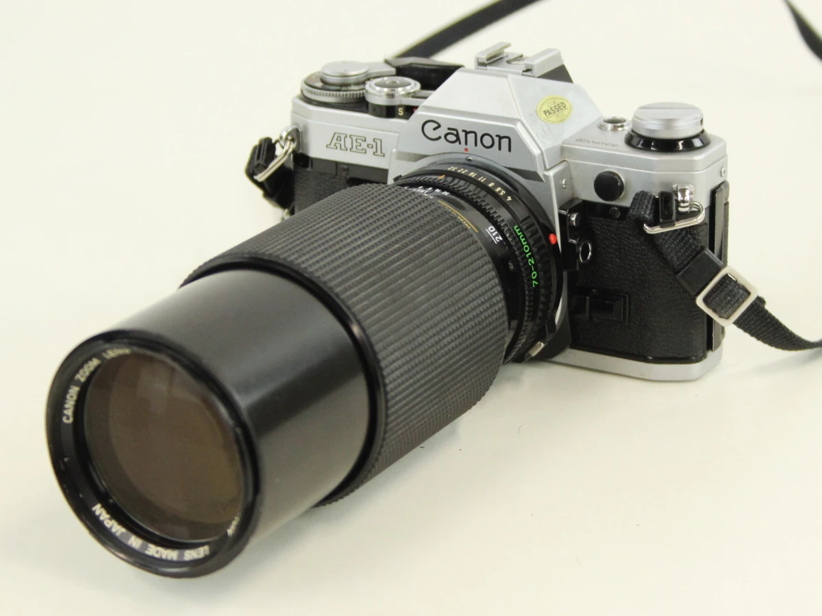 Canon AE-1 spiegelreflexcamera met lenzen en toebehoren - foto 17