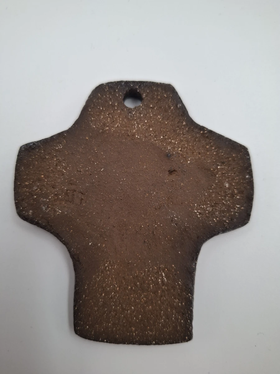 Vintage keramisch kruisbeeld met duifmotief (Heilige Geest). - foto 3