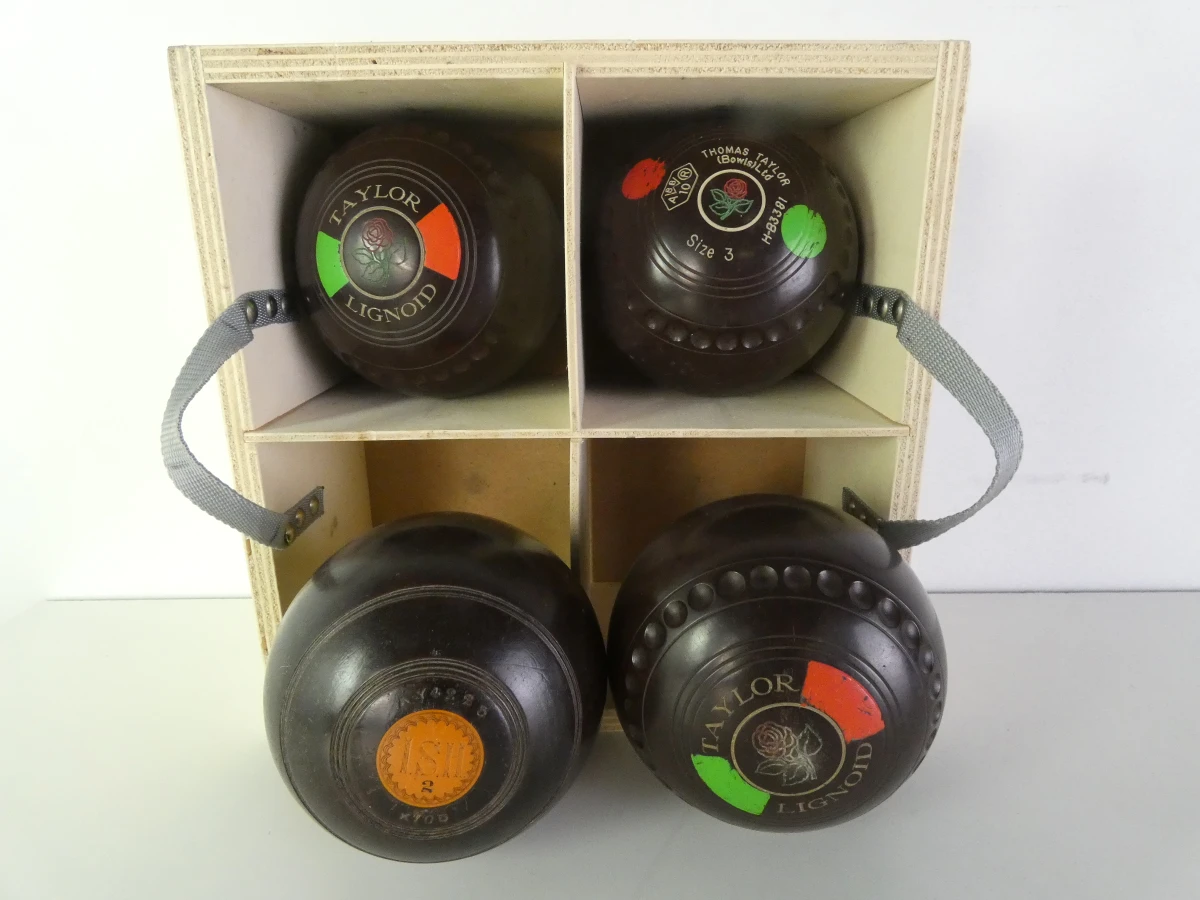 Set van 4 Thomas Taylor lawn bowls in houten kist - foto 2