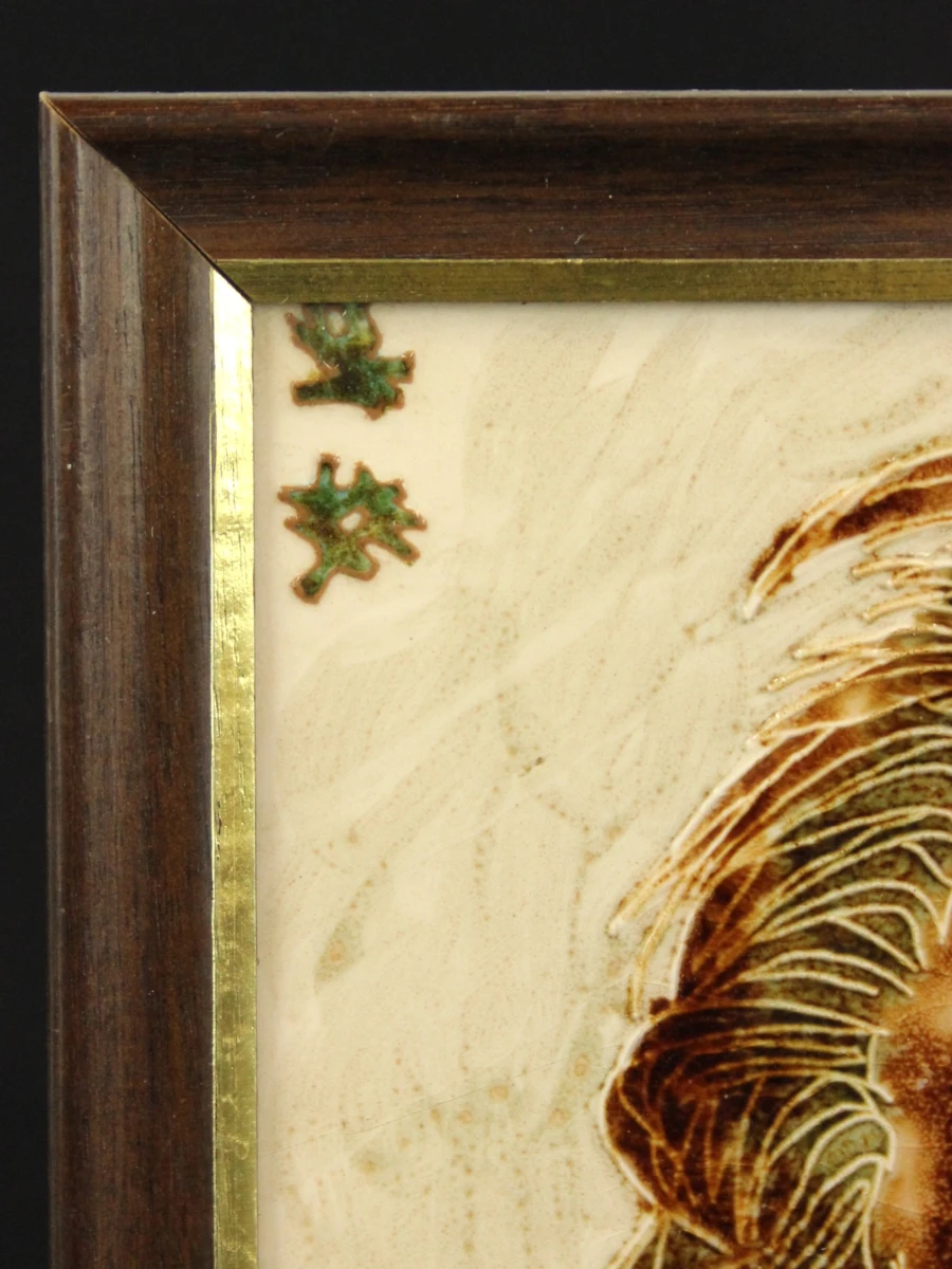 Maw & Co. – handbeschilderd majolicategeltableau met steigerend paard - foto 3