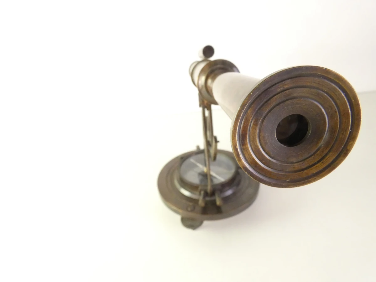 Decoratieve theodoliet met telescoop en kompas - foto 18
