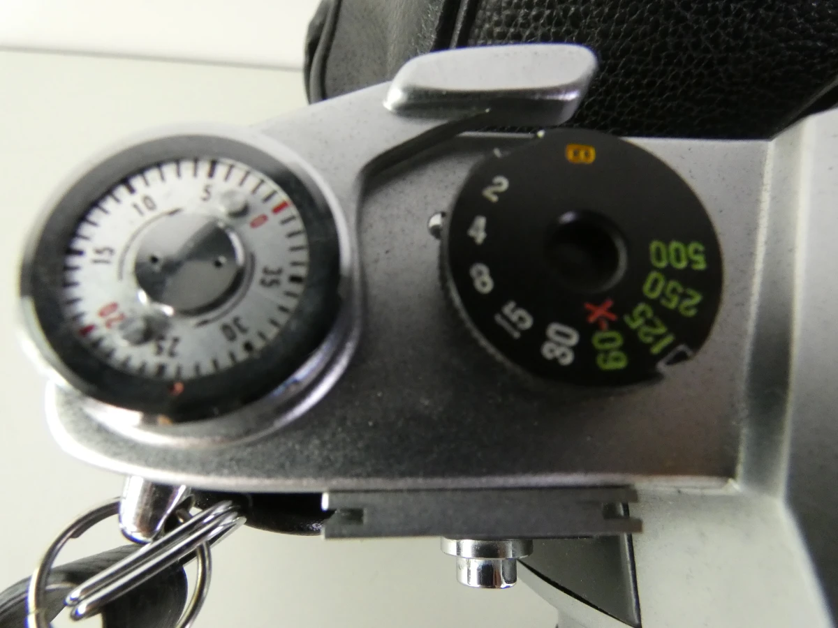 Vintage Yashica Penta J met 50mm f/2-lens - foto 10