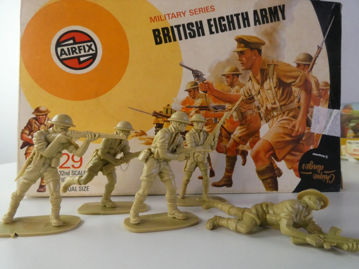 Vintage modelbouwdozen Airfix, Tamiya & Revell - foto 8