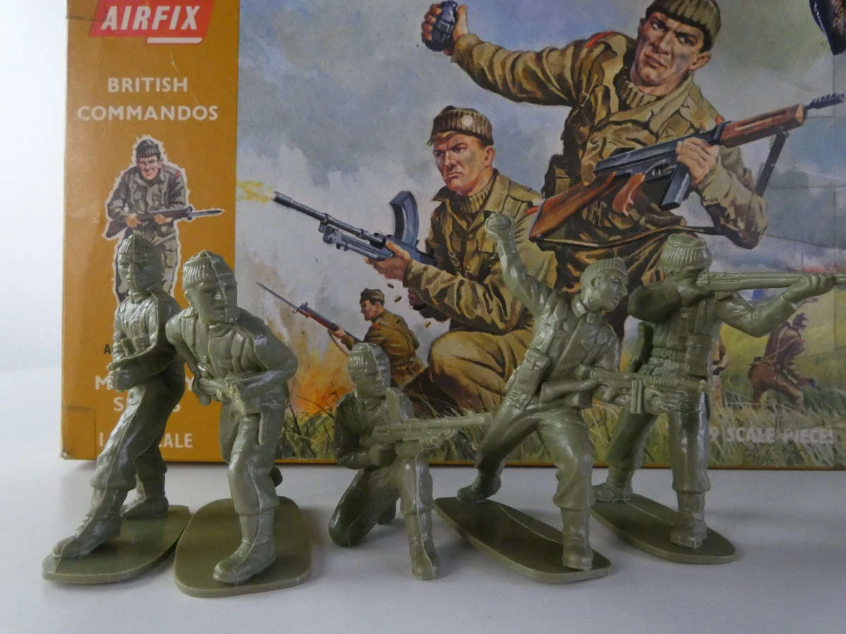 Vintage modelbouwdozen Airfix, Tamiya & Revell - foto 9