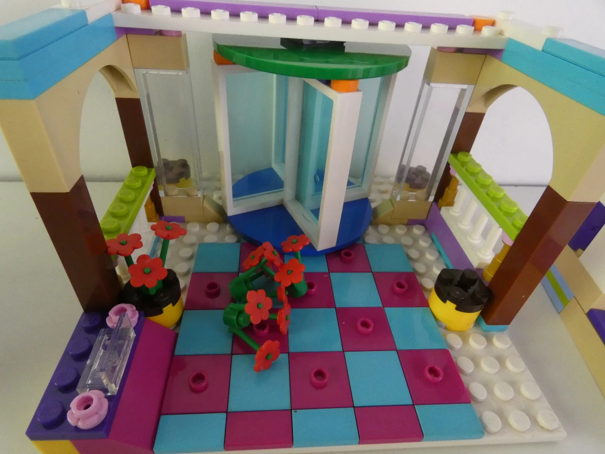 LEGO Friends - uitgebreide bouwset met gebouwen en accessoires - foto 9