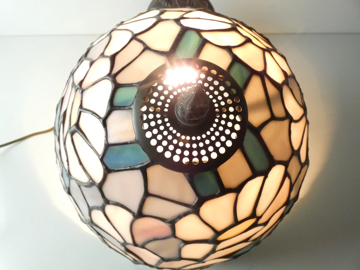 Tiffany stijl tafellamp met gekleurd glas en metalen voet - foto 5