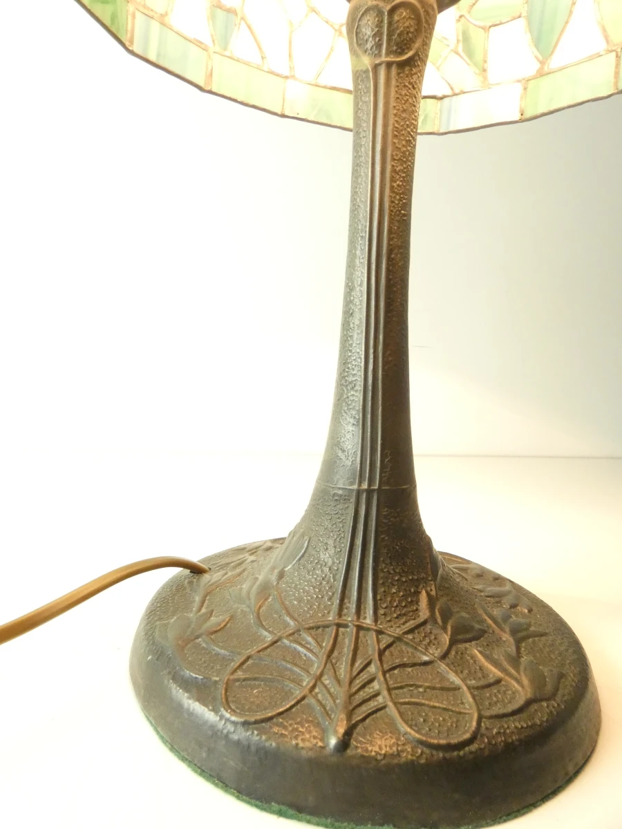 Tiffany stijl tafellamp met gekleurd glas en metalen voet - foto 15