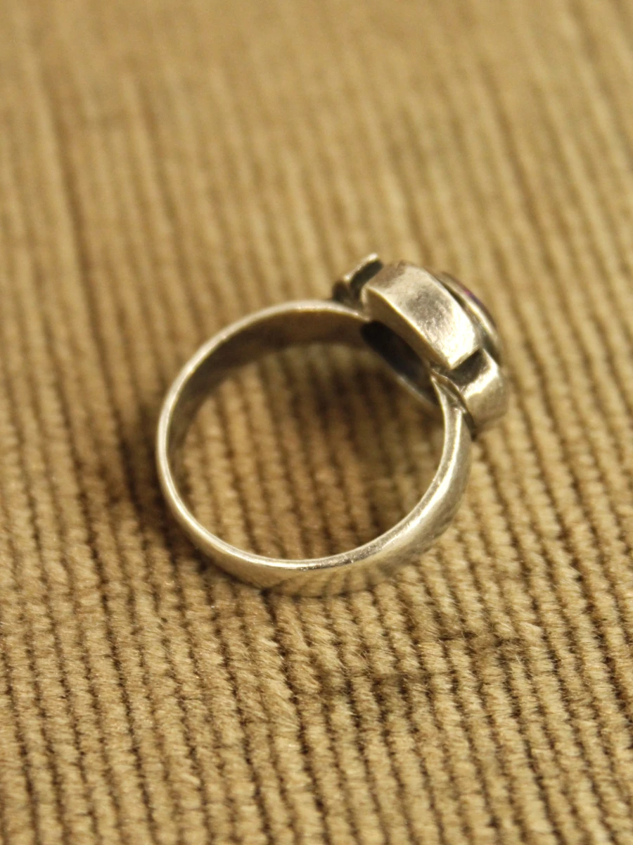 Sterling zilveren ring met paarse gefacetteerde steen - foto 3