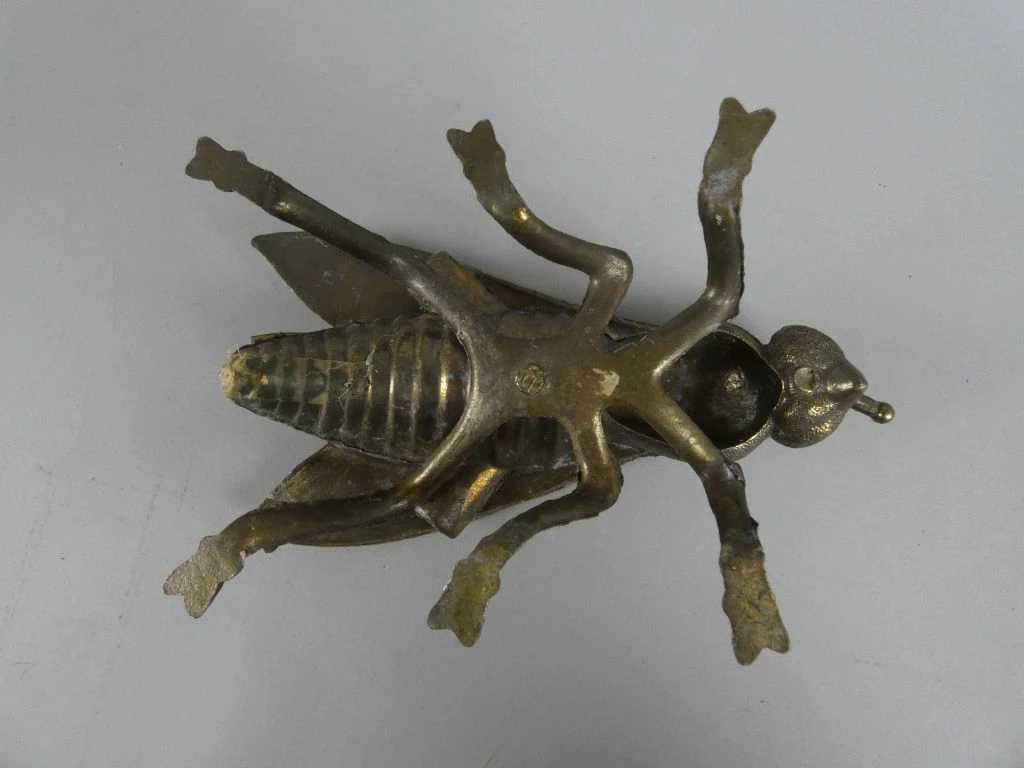 Decoratieve metalen insectenbeeldje met beweegbare vleugels - foto 5