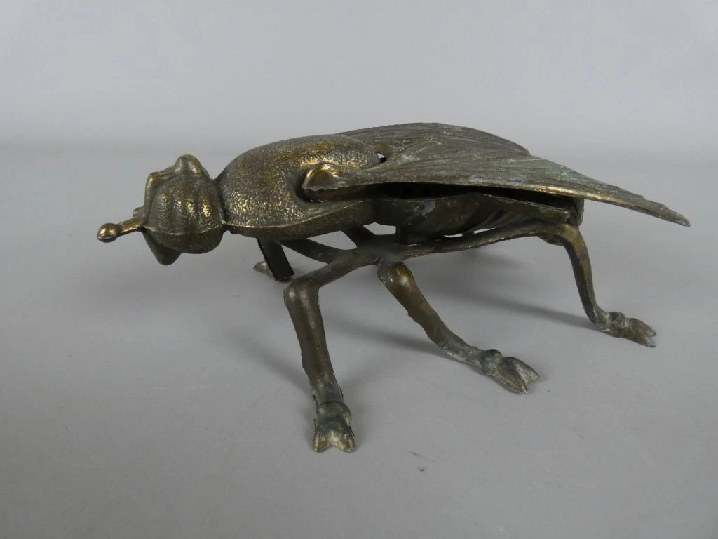 Decoratieve metalen insectenbeeldje met beweegbare vleugels - foto 2