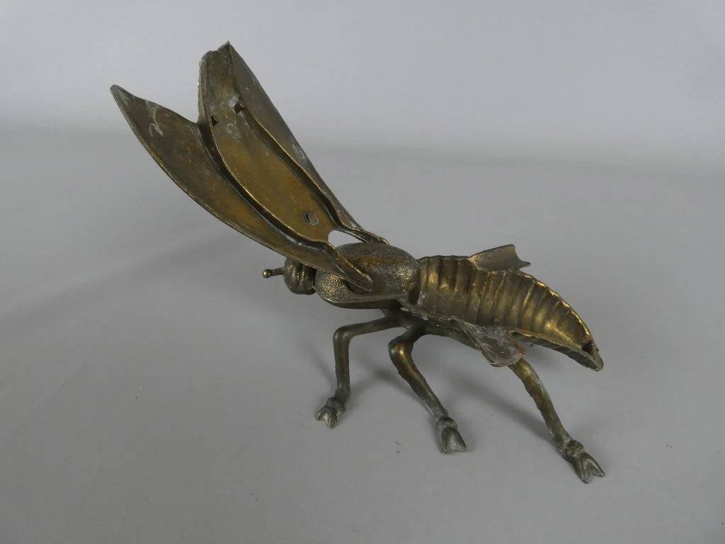 Decoratieve metalen insectenbeeldje met beweegbare vleugels - foto 3