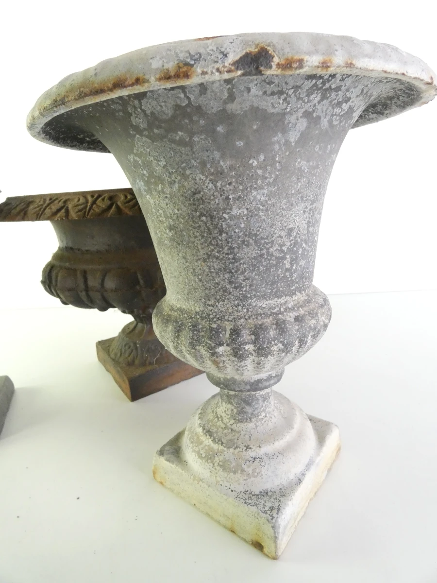 Set van 4 decoratieve gietijzeren tuinvazen in Medici stijl - foto 3