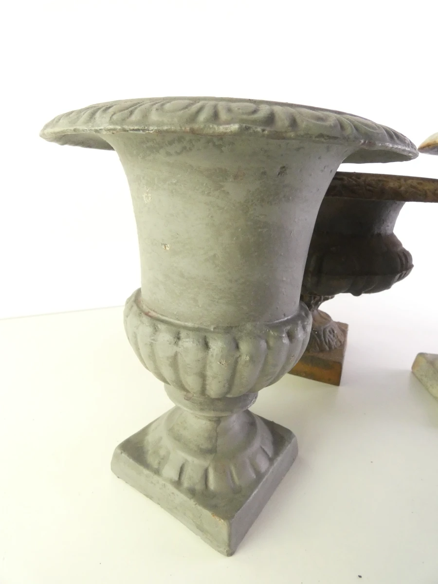 Set van 4 decoratieve gietijzeren tuinvazen in Medici stijl - foto 4