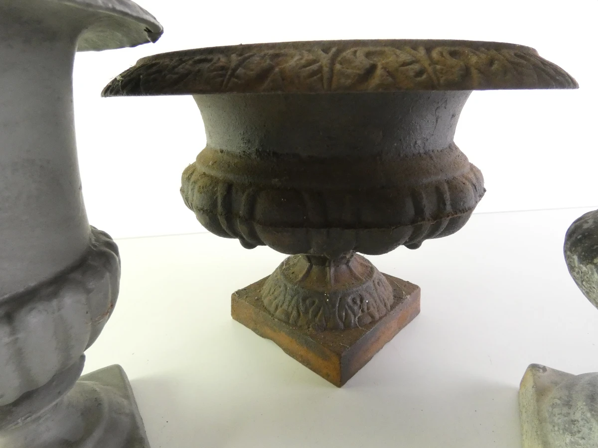 Set van 4 decoratieve gietijzeren tuinvazen in Medici stijl - foto 5