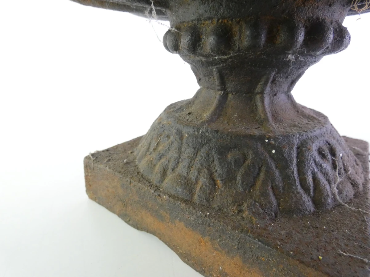 Set van 4 decoratieve gietijzeren tuinvazen in Medici stijl - foto 11