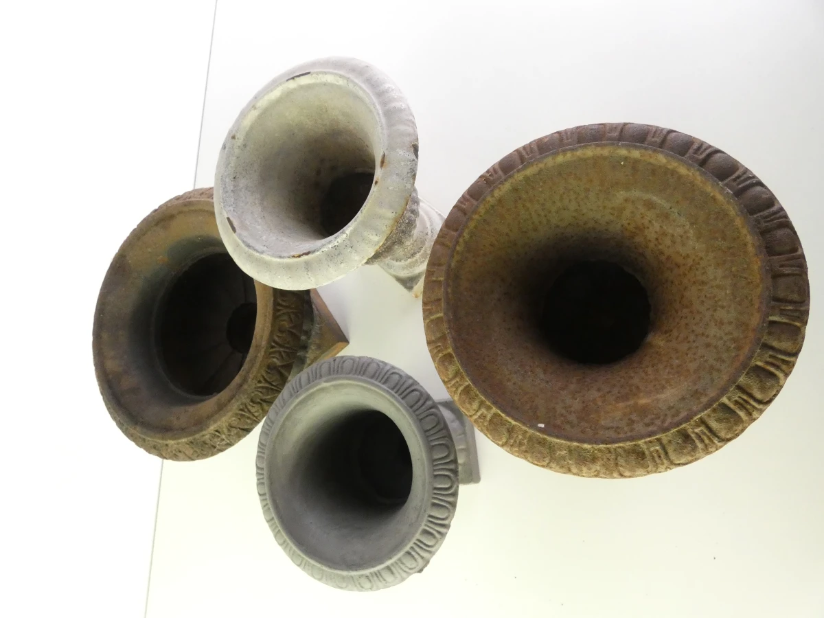 Set van 4 decoratieve gietijzeren tuinvazen in Medici stijl - foto 12