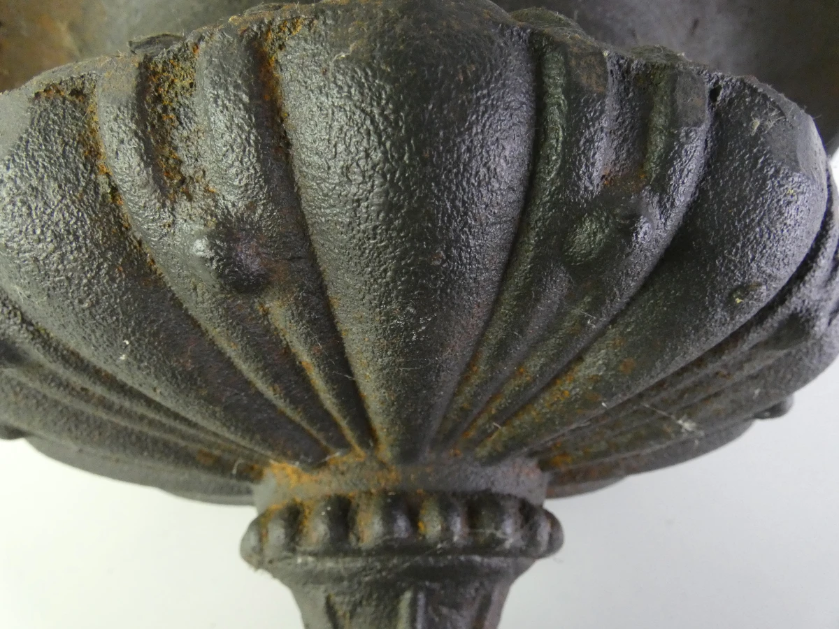 Set van 4 decoratieve gietijzeren tuinvazen in Medici stijl - foto 14