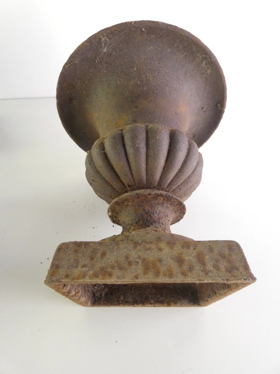 Set van 4 decoratieve gietijzeren tuinvazen in Medici stijl - foto 17