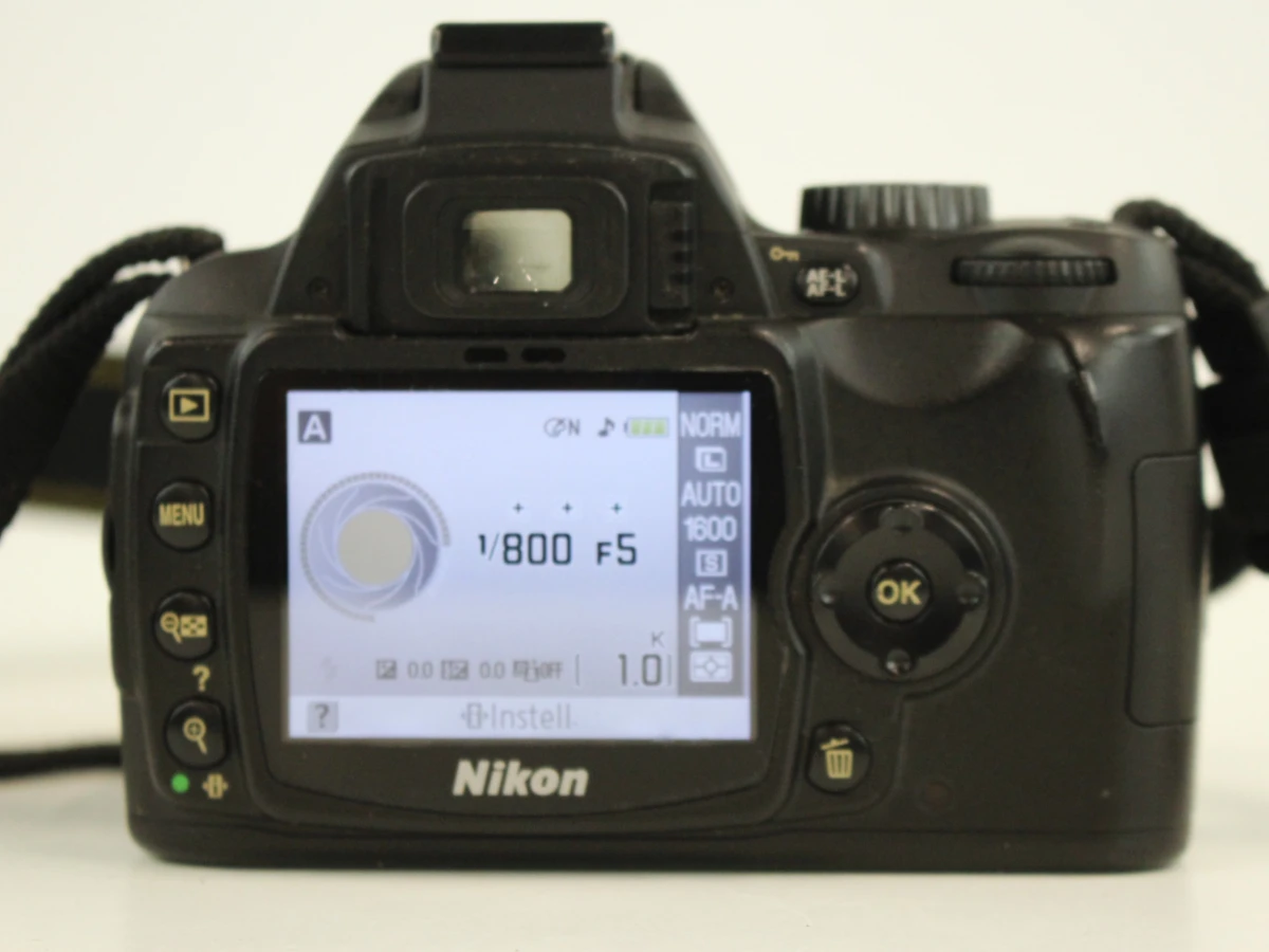 Nikon digitale D60 spiegelreflexcamera met lens, lader en draagtas - foto 9