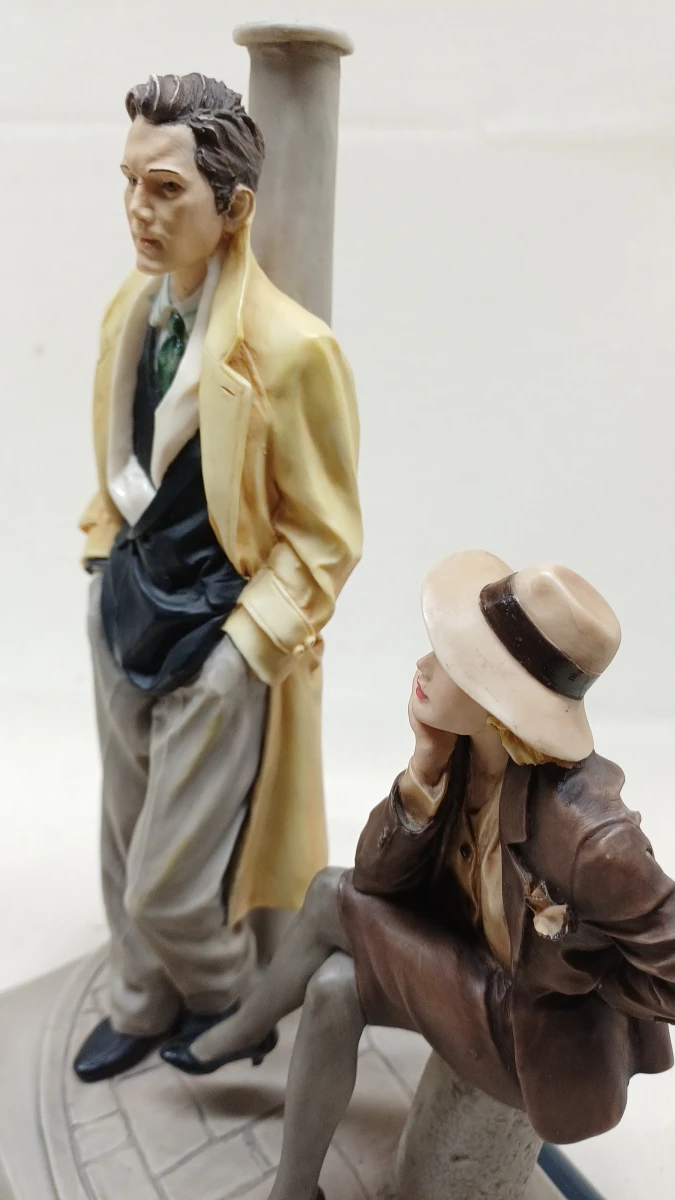 Beeldje van man en vrouw op straat, A.D.G. by Vittorio Tessaro - foto 7