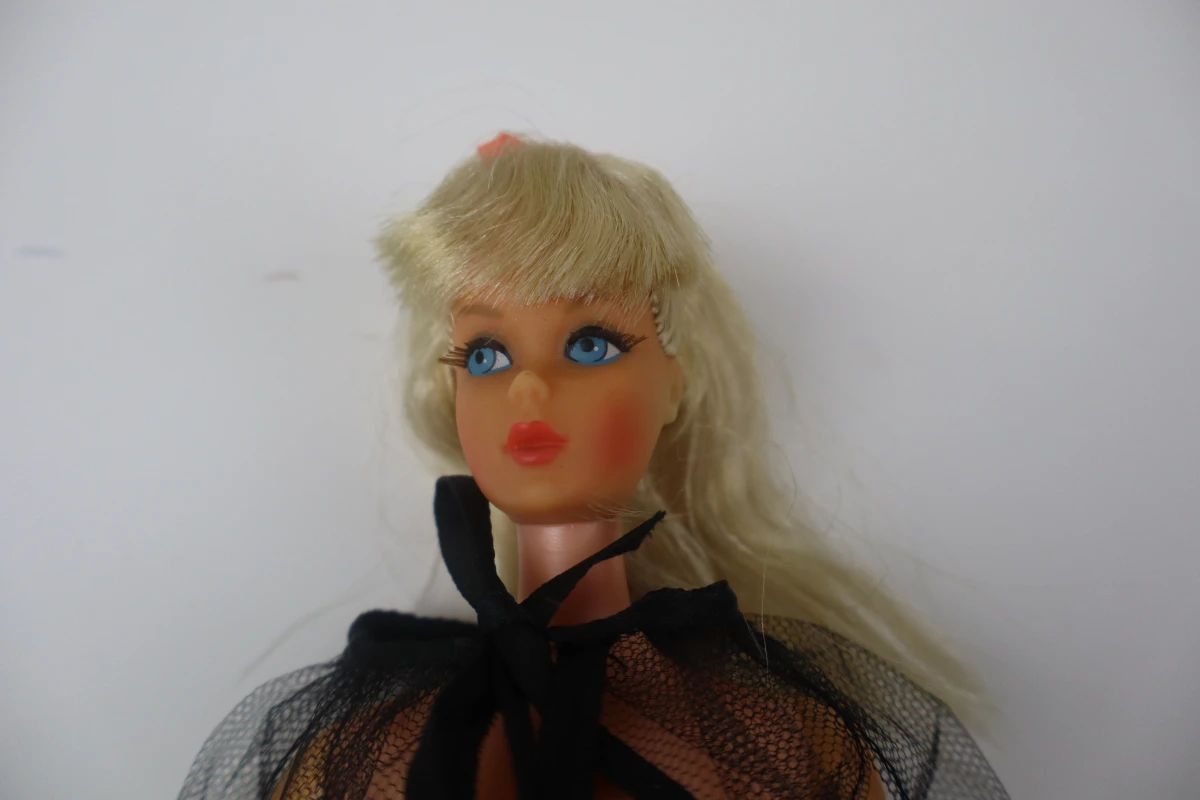 Barbie TNT #1160 met Black Magic Cape - foto 5