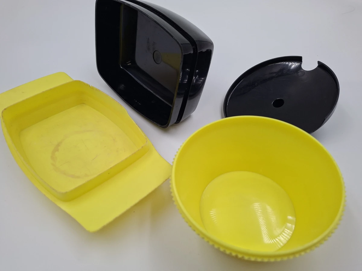 Retro plastic botervlootje en confiruurpotje in geel en zwart - foto 3