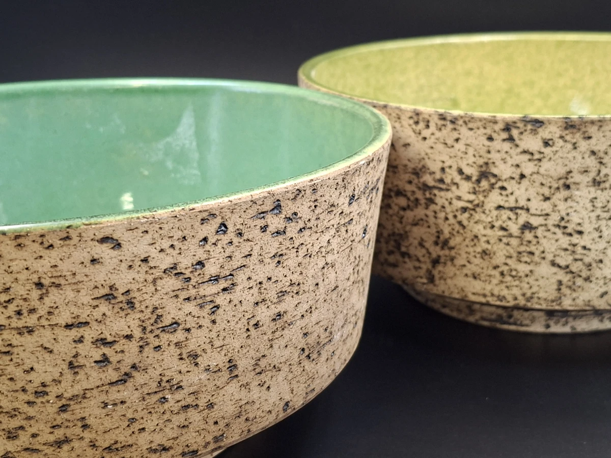 Set van 2 mid-century keramieken kommen met berkenbastdecor - foto 5