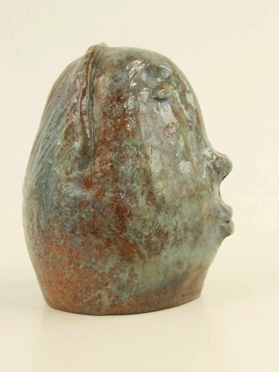 Expressief geglazuurd terracotta hoofd in groen- en bruintinten - foto 5
