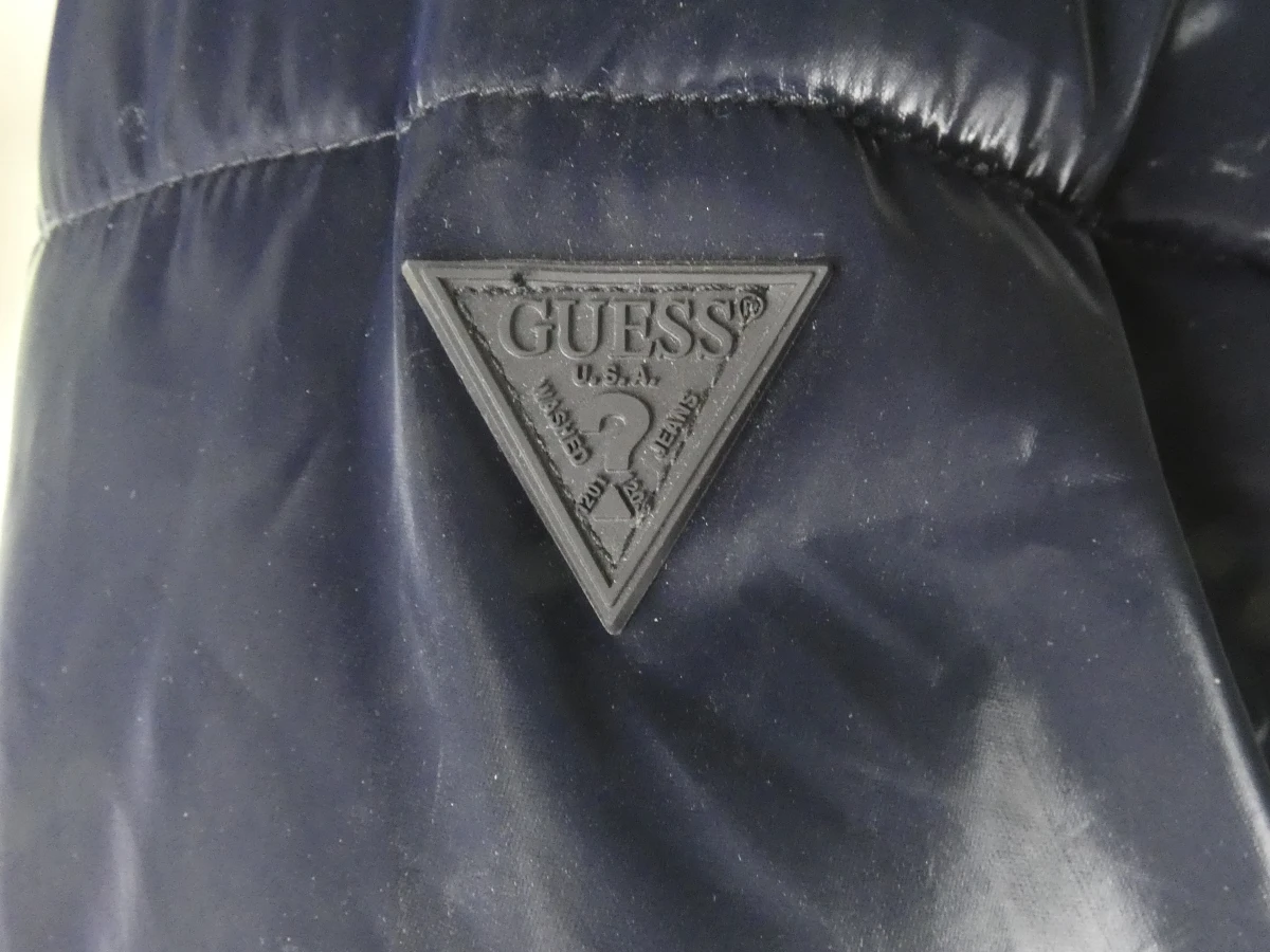 Zwarte lange gewatteerde damesjas met capuchon - Guess - foto 7