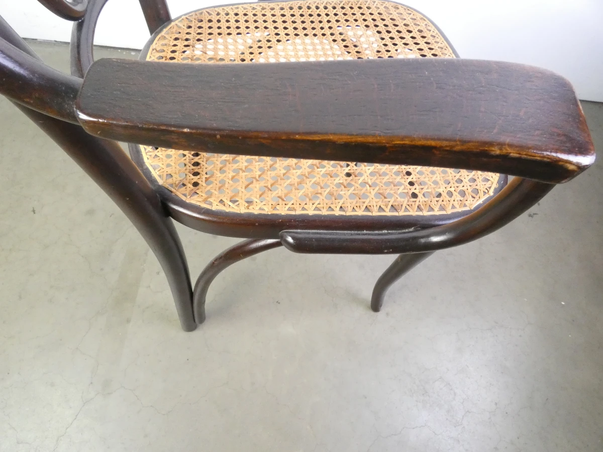 Vintage Thonet-stijl armstoel met rotanzetting - foto 16