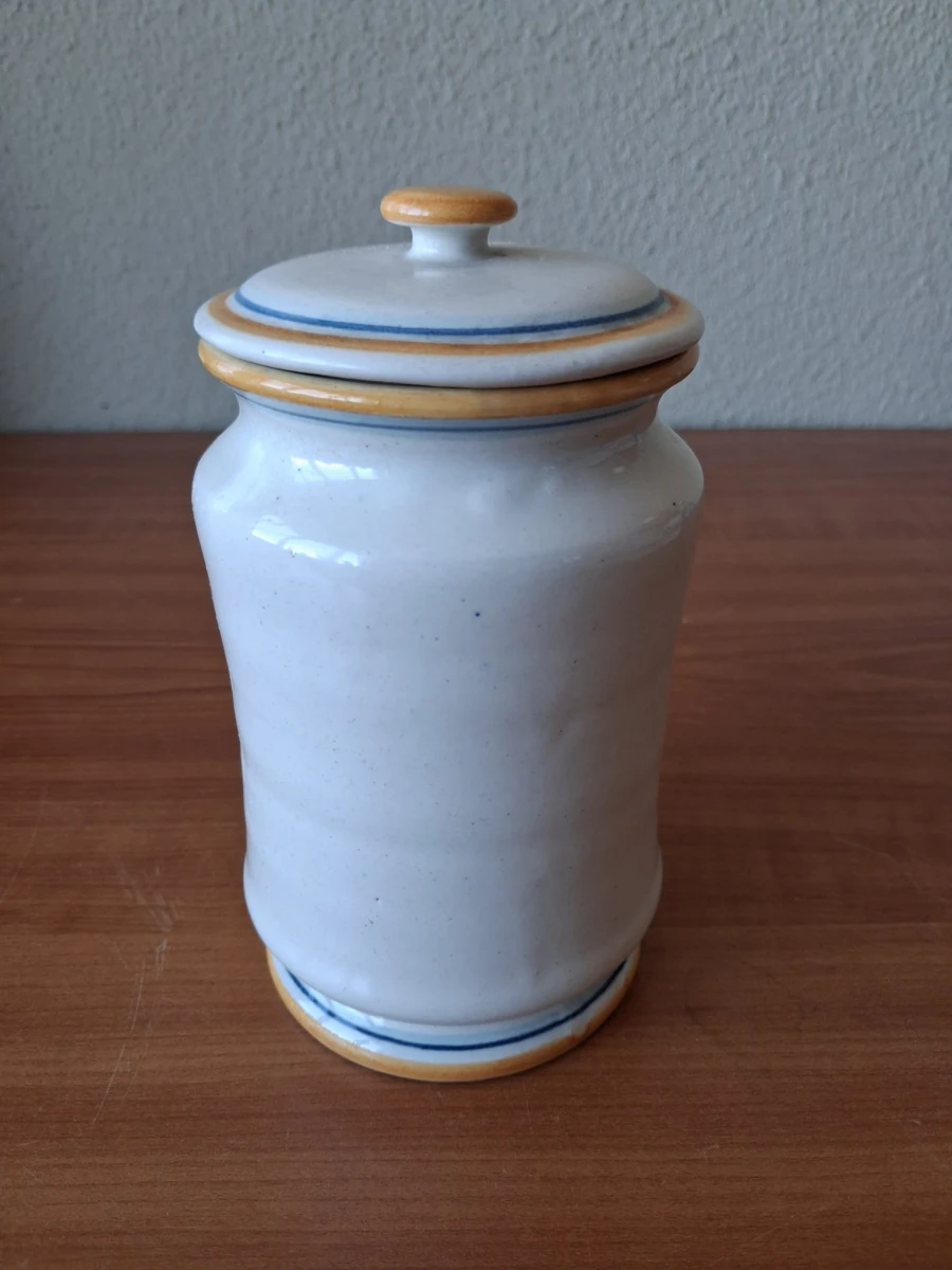 Antieke apothekers pot - foto 2