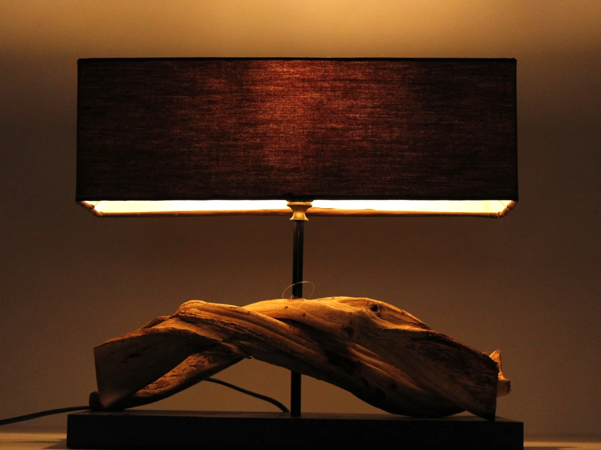 Wabi-Sabi stijl tafellamp met sculpturale drijfhout voet - foto 4