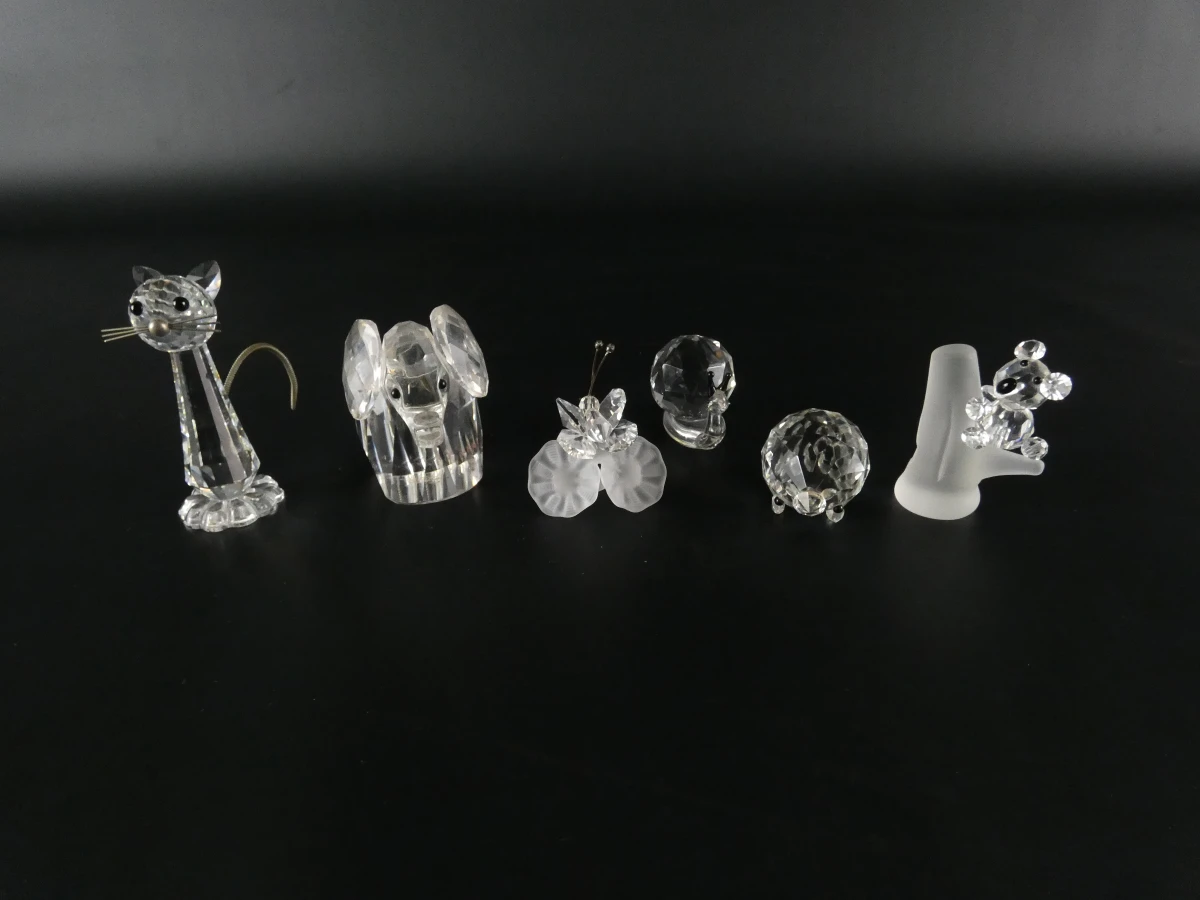 Glazen vitrinekast met kristallen dierenfiguren - foto 17