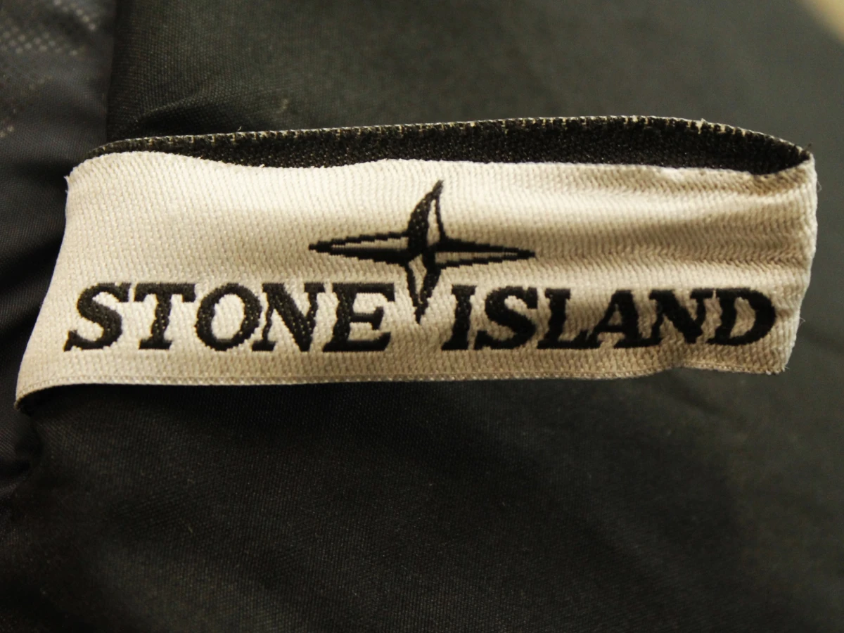 Stone Island zwarte gewatteerde winterjas met faux fur aan kap -  maat: M - foto 10