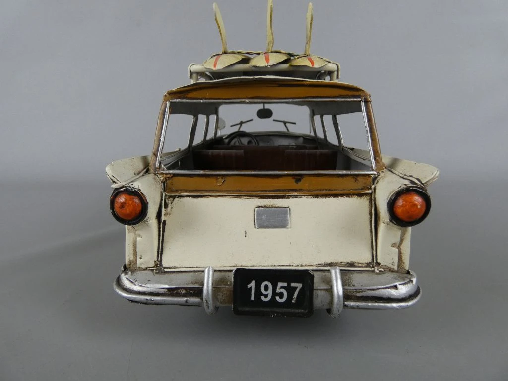 Decoratief metalen modelauto met surfplanken uit 1957 - foto 4