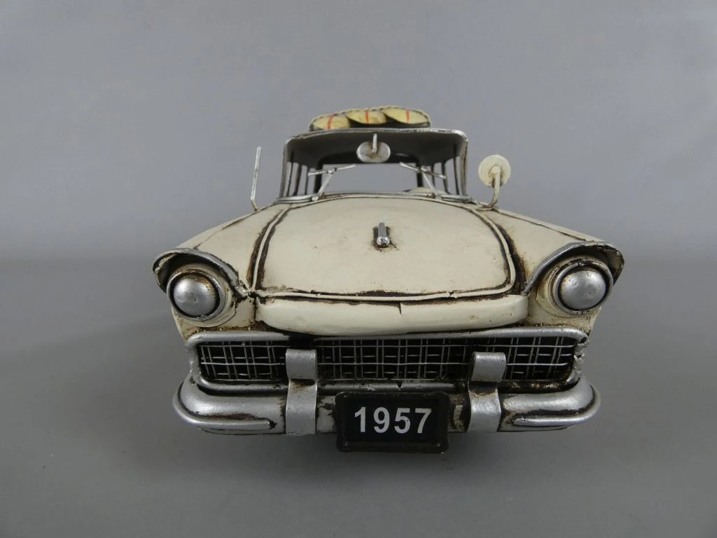 Decoratief metalen modelauto met surfplanken uit 1957 - foto 2