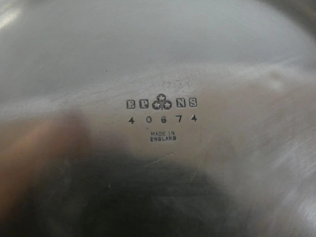Zilverkleurige wijnkoeler met decoratief patroon - foto 5