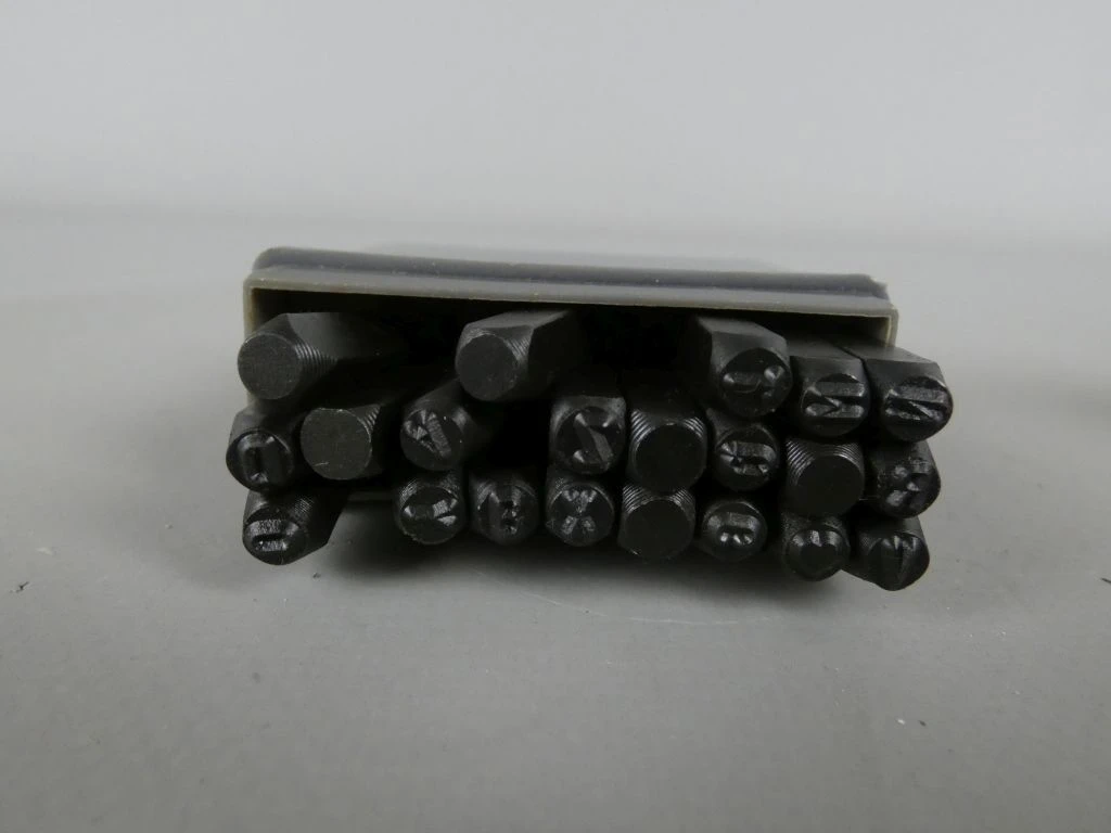 Set metalen stempels met letters en cijfers - foto 2