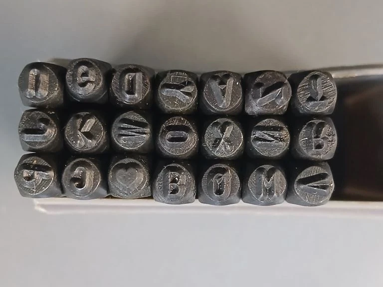 Set metalen stempels met letters en cijfers - foto 5
