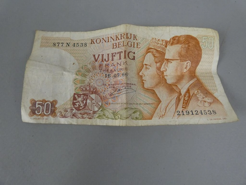 Verzameling oude buitenlandse bankbiljetten - foto 11