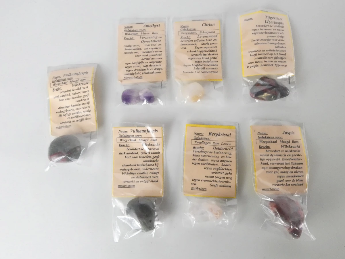 Verzameling mineralen, fossielen en schelpen met opbergdoos - foto 11