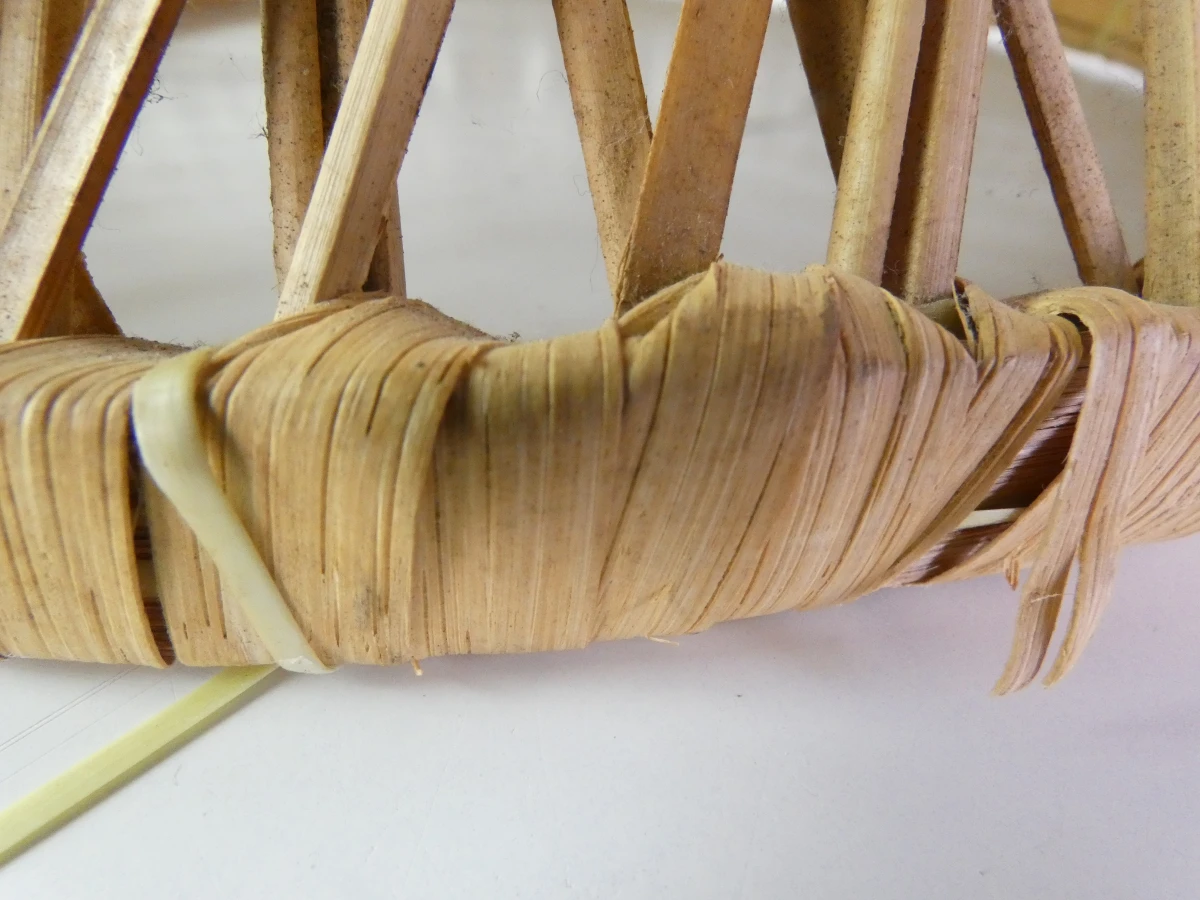 Set van 3 vintage rotan stoelen – decoratieve pauwenstoel en twee kinderstoelen - foto 8
